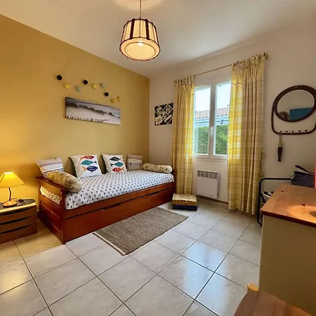 Hébergement de vacances Maison De Plain-pied A 250m De La Plage, 5 Couchages, Terrasses Et Parking - Fr-1-246a-71